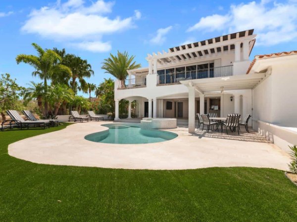 Villas de Oro condominium at Palmilla